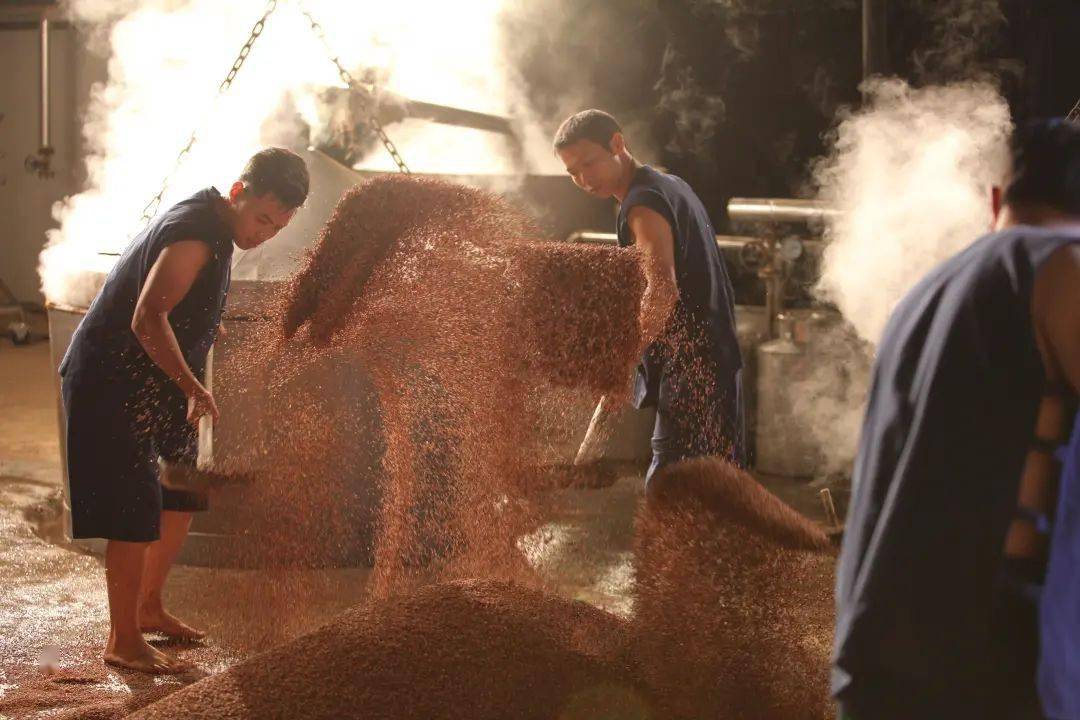 糧者酒 堅(jiān)守“12987”古法工藝，以時(shí)間淬煉醬香之魂